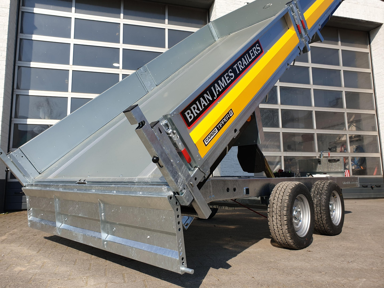 Brian James Trailer CarGO Tipper 2 elektrisch 360x195x30cm Pendelklappe Tandem niedrig 12" 3500kg os - Piekabe pašizgāzējs: foto 2 Brian James Trailer CarGO Tipper 2 elektrisch 360x195x30cm Pendelklappe Tandem niedrig 12" 3500kg os - Piekabe pašizgāzējs: foto 2