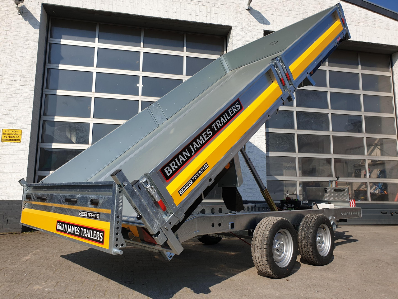 Brian James Trailer CarGO Tipper 2 elektrisch 360x195x30cm Pendelklappe Tandem niedrig 12" 3500kg os - Piekabe pašizgāzējs: foto 1 Brian James Trailer CarGO Tipper 2 elektrisch 360x195x30cm Pendelklappe Tandem niedrig 12" 3500kg os - Piekabe pašizgāzējs: foto 1