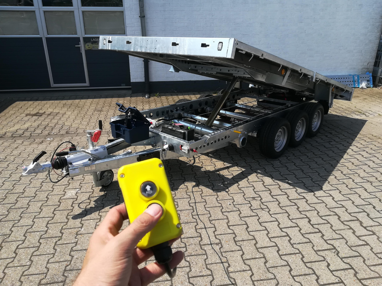 Brian James Trailer CarGO Tipper 2 elektrisch 360x195x30cm Stahlbordwände Pendel 12" Tridem 3,5t on - Piekabe pašizgāzējs: foto 3 Brian James Trailer CarGO Tipper 2 elektrisch 360x195x30cm Stahlbordwände Pendel 12" Tridem 3,5t on - Piekabe pašizgāzējs: foto 3