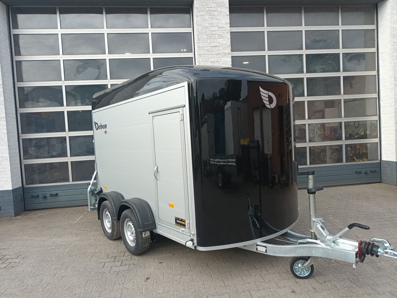 Piekabe slēgtā virsbūve Cargo Roadster 500 312x167x199cm Alu Poly black Seitentür 100km/H Pullman 2000kg Sommer Aktion 2025: foto 6