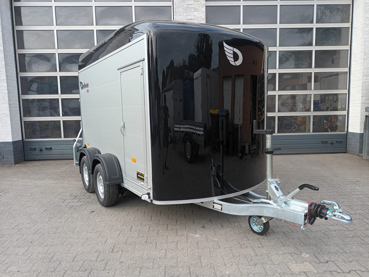 Piekabe slēgtā virsbūve Cargo Roadster 500 312x167x199cm Alu Poly black Seitentür 100km/H Pullman 2000kg Sommer Aktion 2025: foto 9