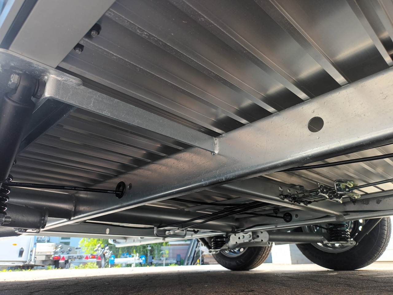 Auto piekabe Cargo Roadster 700 375x180x200cm Alu Poly black Pullman 100km/H 2600kg Modell 2025: foto 13