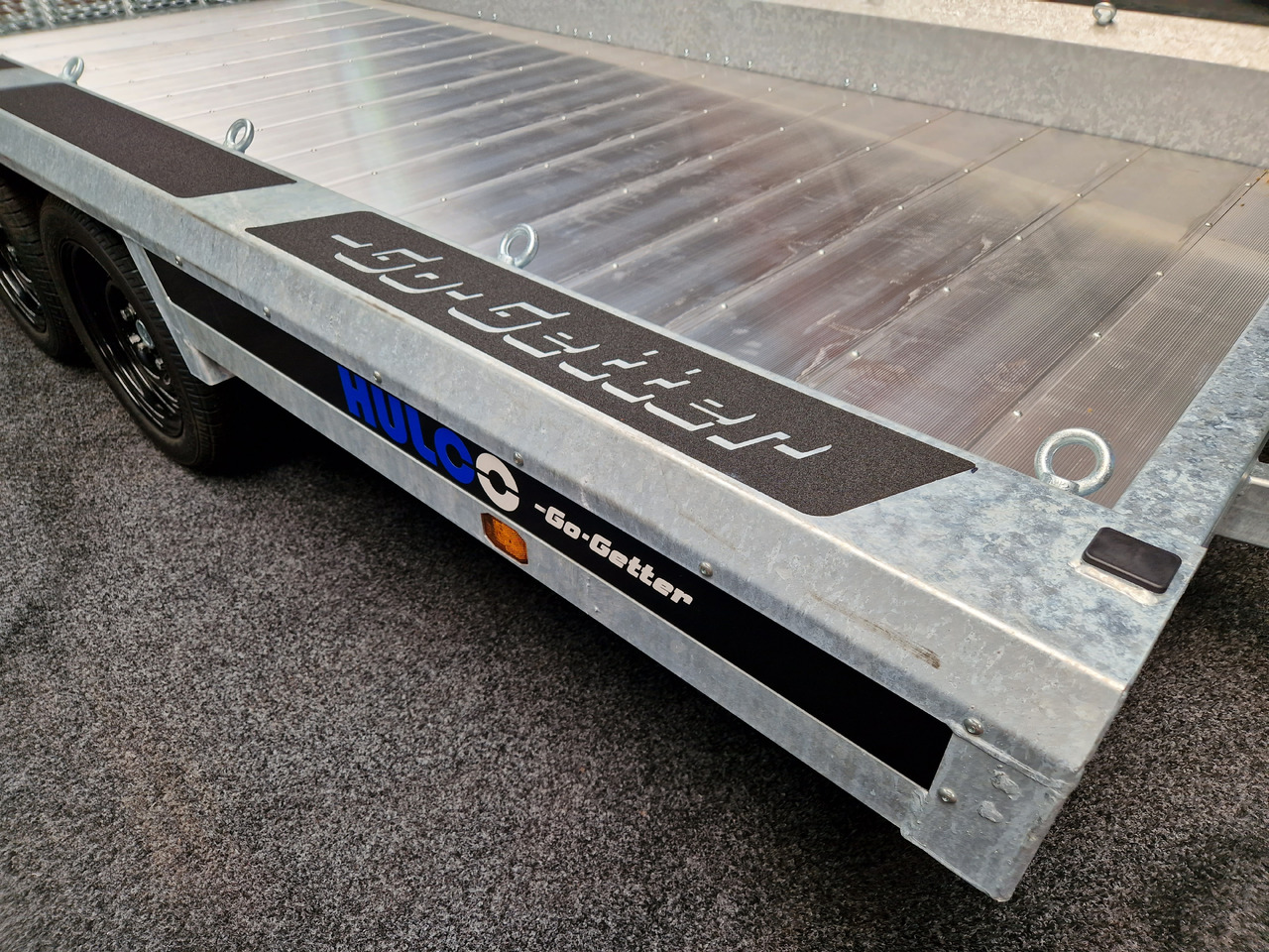 HULCO TERRAX-3 Go Getter Aluboden 394x180x27cm Heckrampe 150cm LED Tridem 3500kg - Celtniecības tehnikas piekabe: foto 2 HULCO TERRAX-3 Go Getter Aluboden 394x180x27cm Heckrampe 150cm LED Tridem 3500kg - Celtniecības tehnikas piekabe: foto 2