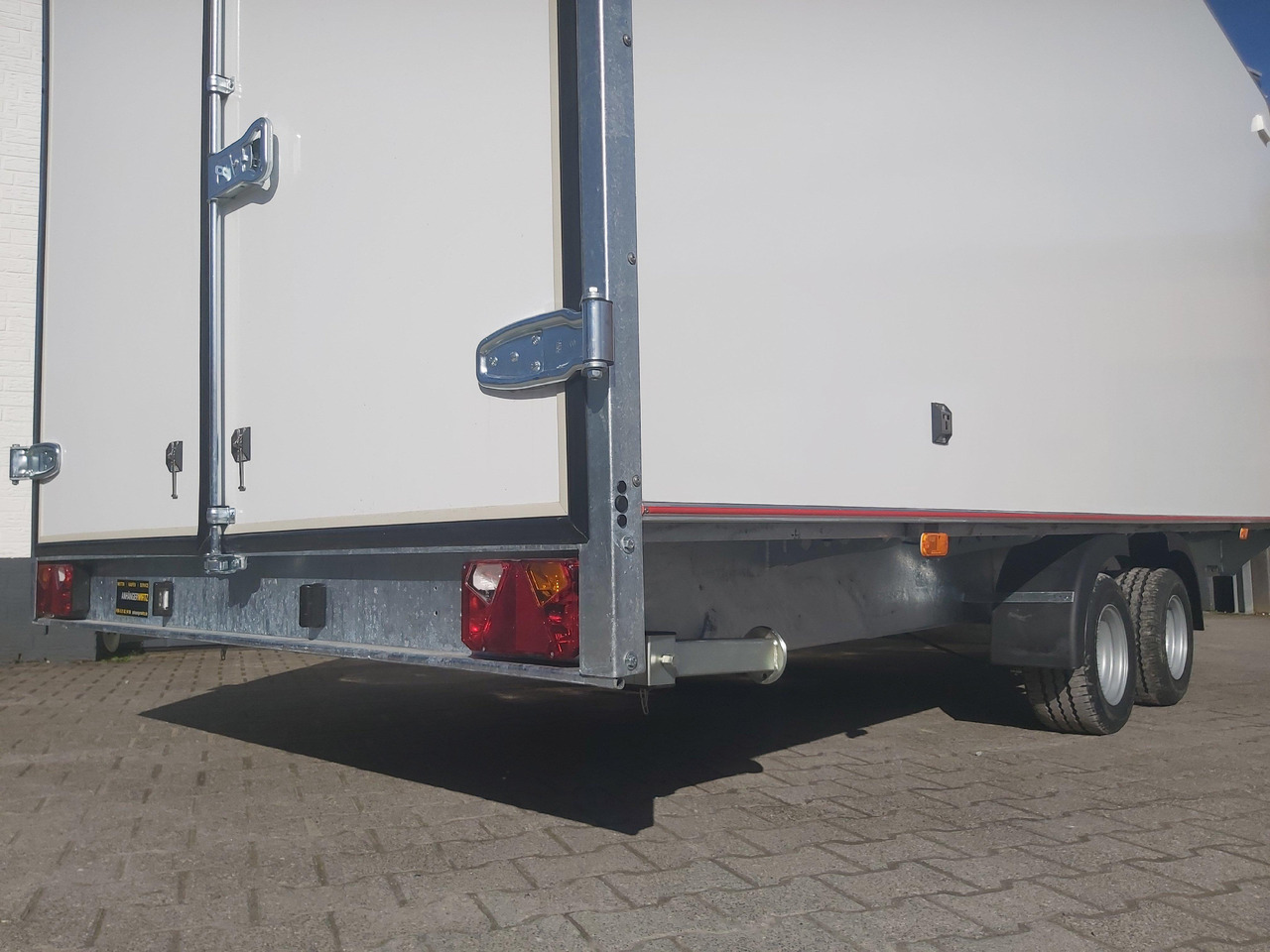 Hochlader Koffer TFSP 500T.00 500x220x210cm aero Zurrsystem 10 Zoll (XXL) 100km/H 2700kg - Piekabe slēgtā virsbūve: foto 4 Hochlader Koffer TFSP 500T.00 500x220x210cm aero Zurrsystem 10 Zoll (XXL) 100km/H 2700kg - Piekabe slēgtā virsbūve: foto 4