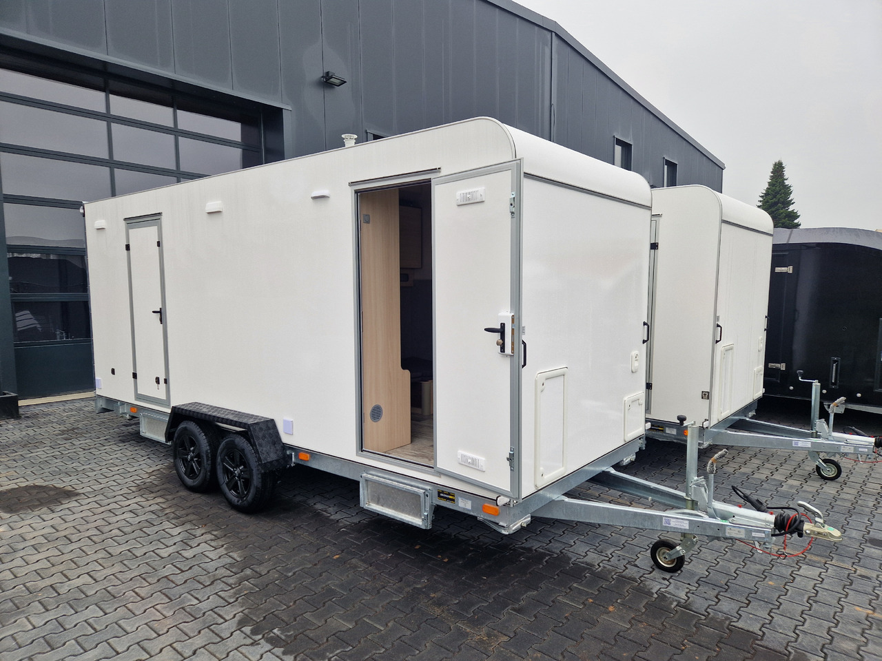 Koffer Sport Camp TFS 550.01 550x200x210cm Laderaum ST & Wohnabteil 2700kg - Dzīvojamais treileris: foto 3 Koffer Sport Camp TFS 550.01 550x200x210cm Laderaum ST & Wohnabteil 2700kg - Dzīvojamais treileris: foto 3