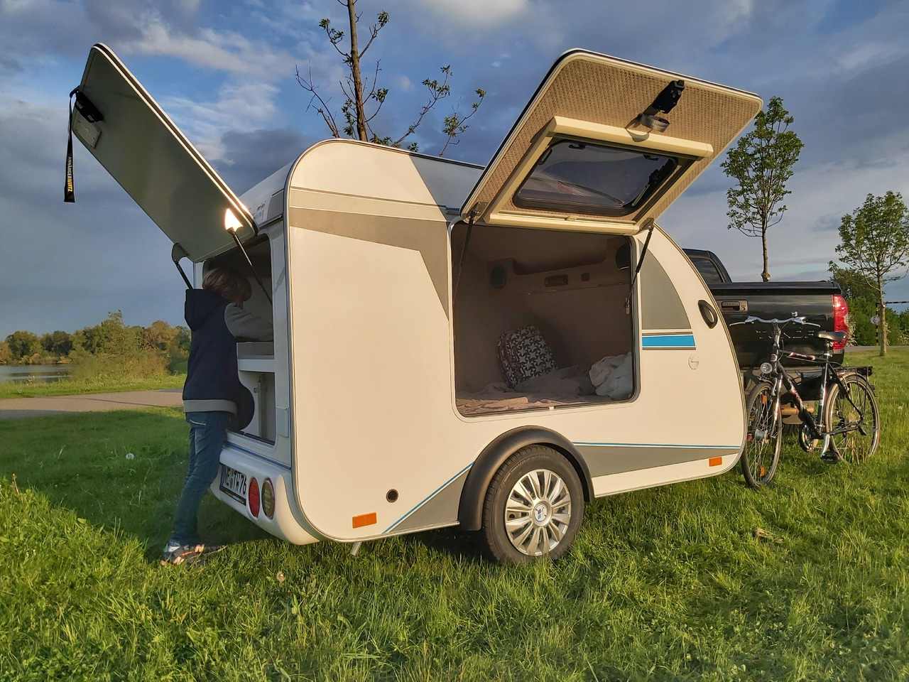 Dzīvojamais treileris Mini Camper Mini Tommy TMC25 252x140x121cm aero V1 Küche 12V/230V 100km/H 750kg gebremst Modell 24: foto 13