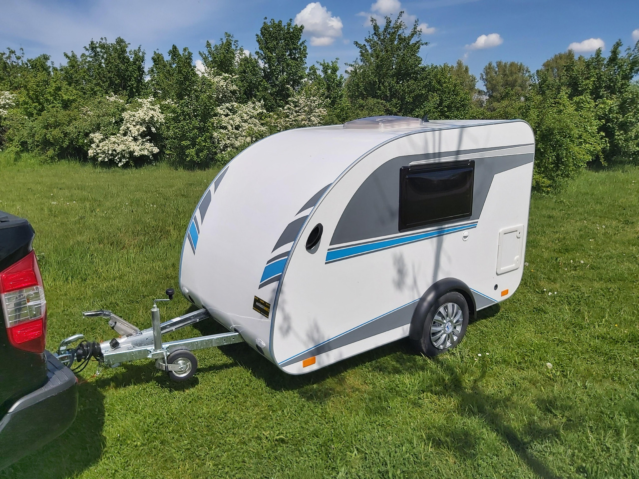 Dzīvojamais treileris Mini Camper Mini Tommy TMC25 252x140x121cm aero V1 Küche 12V/230V 100km/H 750kg gebremst Modell 24: foto 14