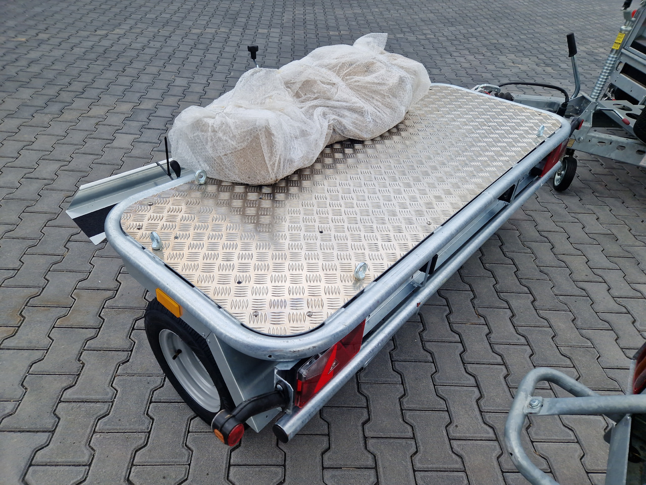 Motorradanhänger Roadster Motocamp 1 quer 200x80cm 750kg 100km/H - Motocikla piekabe: foto 3 Motorradanhänger Roadster Motocamp 1 quer 200x80cm 750kg 100km/H - Motocikla piekabe: foto 3