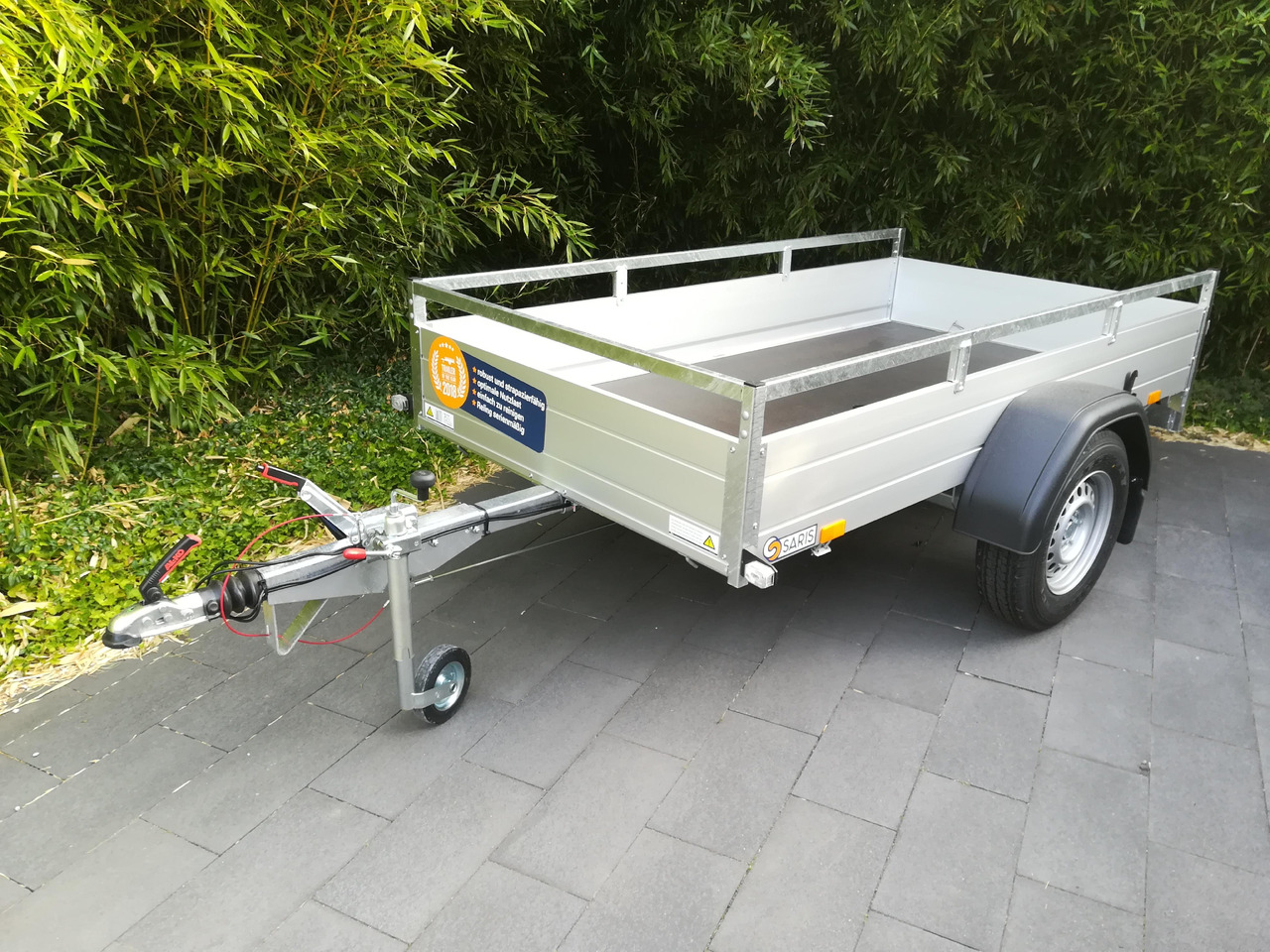 Saris Anhänger DV135 McAlu Pro MP 255x133x43cm (S) 1350kg Online Aktion Modell 2024 - Auto piekabe: foto 1 Saris Anhänger DV135 McAlu Pro MP 255x133x43cm (S) 1350kg Online Aktion Modell 2024 - Auto piekabe: foto 1