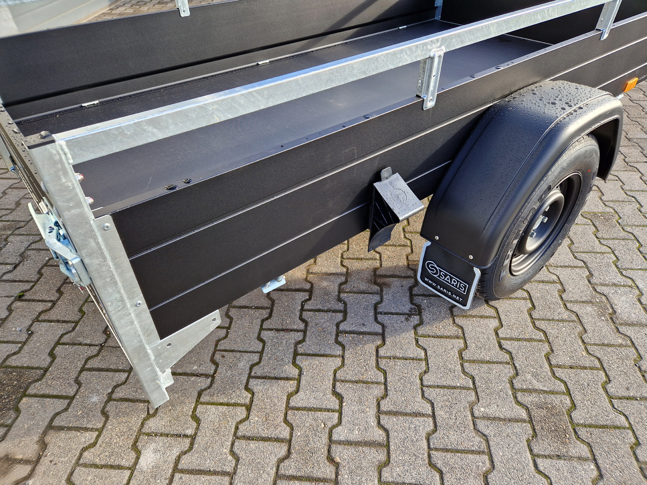 Auto piekabe Saris Anhänger DV135 McAlu Pro MP 255x133x43cm blackline (S) 1350kg black deal Aktion: foto 13