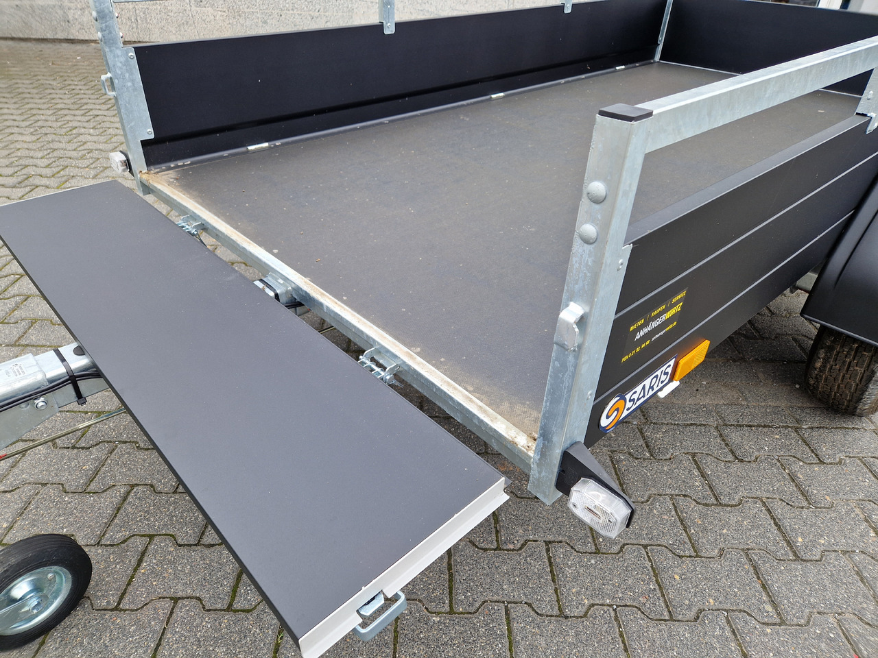 Saris Anhänger DV135 McAlu Pro MP 255x133x44cm black klappbare Vorderwand 1350kg - Auto piekabe: foto 4 Saris Anhänger DV135 McAlu Pro MP 255x133x44cm black klappbare Vorderwand 1350kg - Auto piekabe: foto 4