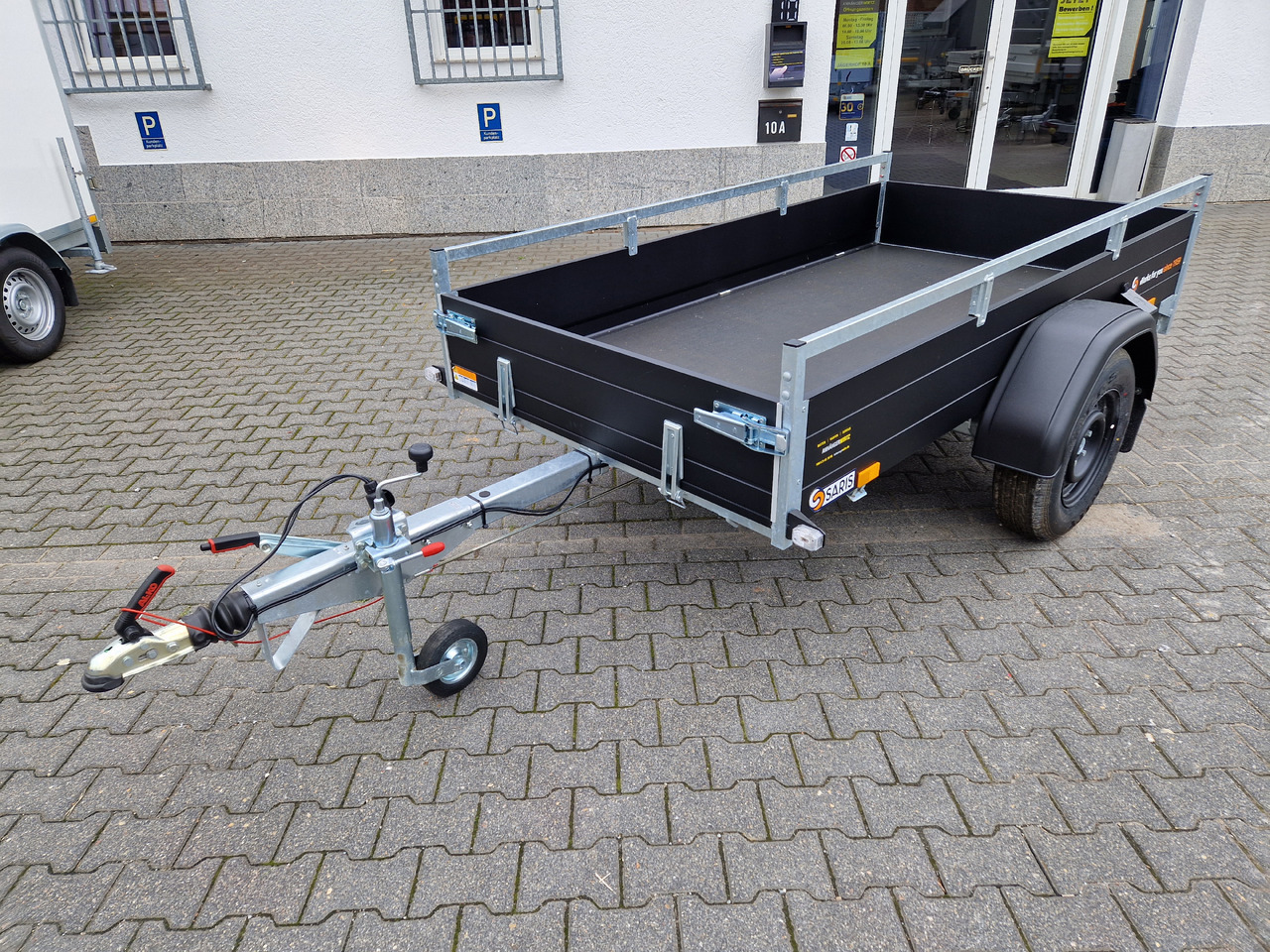 Saris Anhänger DV135 McAlu Pro MP 255x133x44cm black klappbare Vorderwand 1350kg - Auto piekabe: foto 1 Saris Anhänger DV135 McAlu Pro MP 255x133x44cm black klappbare Vorderwand 1350kg - Auto piekabe: foto 1