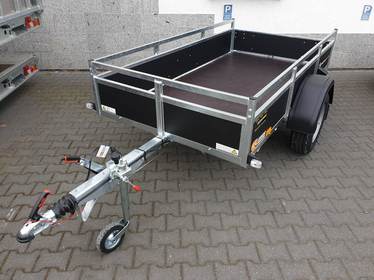 Saris BMG 135 Classic Wood 255x133x45cm (S) 1350kg Abverkauf Aktion - Auto piekabe: foto 1 Saris BMG 135 Classic Wood 255x133x45cm (S) 1350kg Abverkauf Aktion - Auto piekabe: foto 1