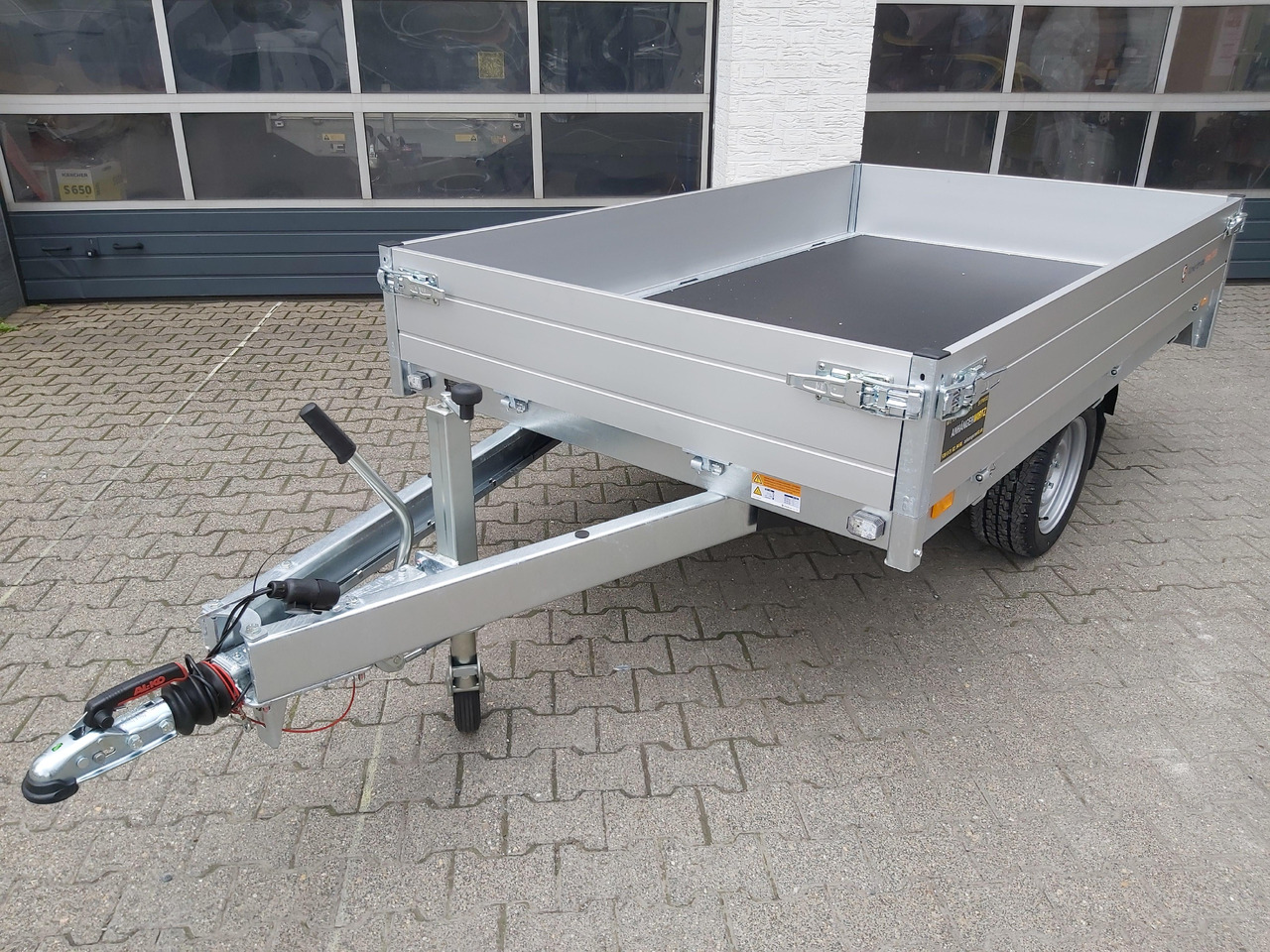 Saris PL 256 150 1500 1 256x150x30cm 13" 1500kg Modell 2024 - Auto piekabe: foto 1 Saris PL 256 150 1500 1 256x150x30cm 13" 1500kg Modell 2024 - Auto piekabe: foto 1