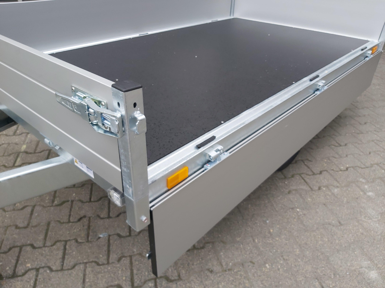 Saris PL 256 150 1500 1 256x150x30cm 13" 1500kg Modell 2024 - Auto piekabe: foto 4 Saris PL 256 150 1500 1 256x150x30cm 13" 1500kg Modell 2024 - Auto piekabe: foto 4