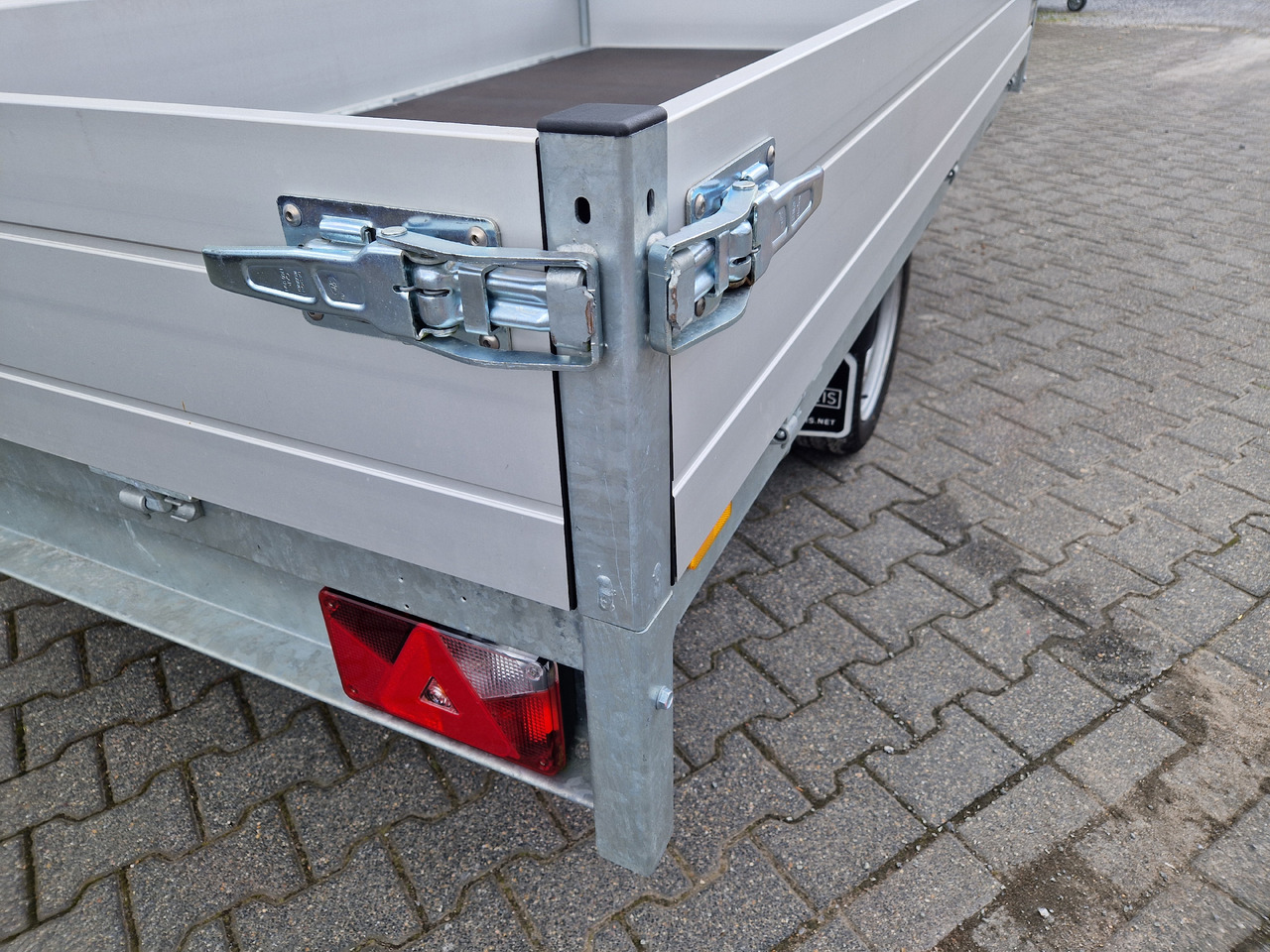 Saris PL 276 150 1500 1 276x150x30cm 13" (S) 1500kg Aktion Abverkauf - Auto piekabe: foto 3 Saris PL 276 150 1500 1 276x150x30cm 13" (S) 1500kg Aktion Abverkauf - Auto piekabe: foto 3