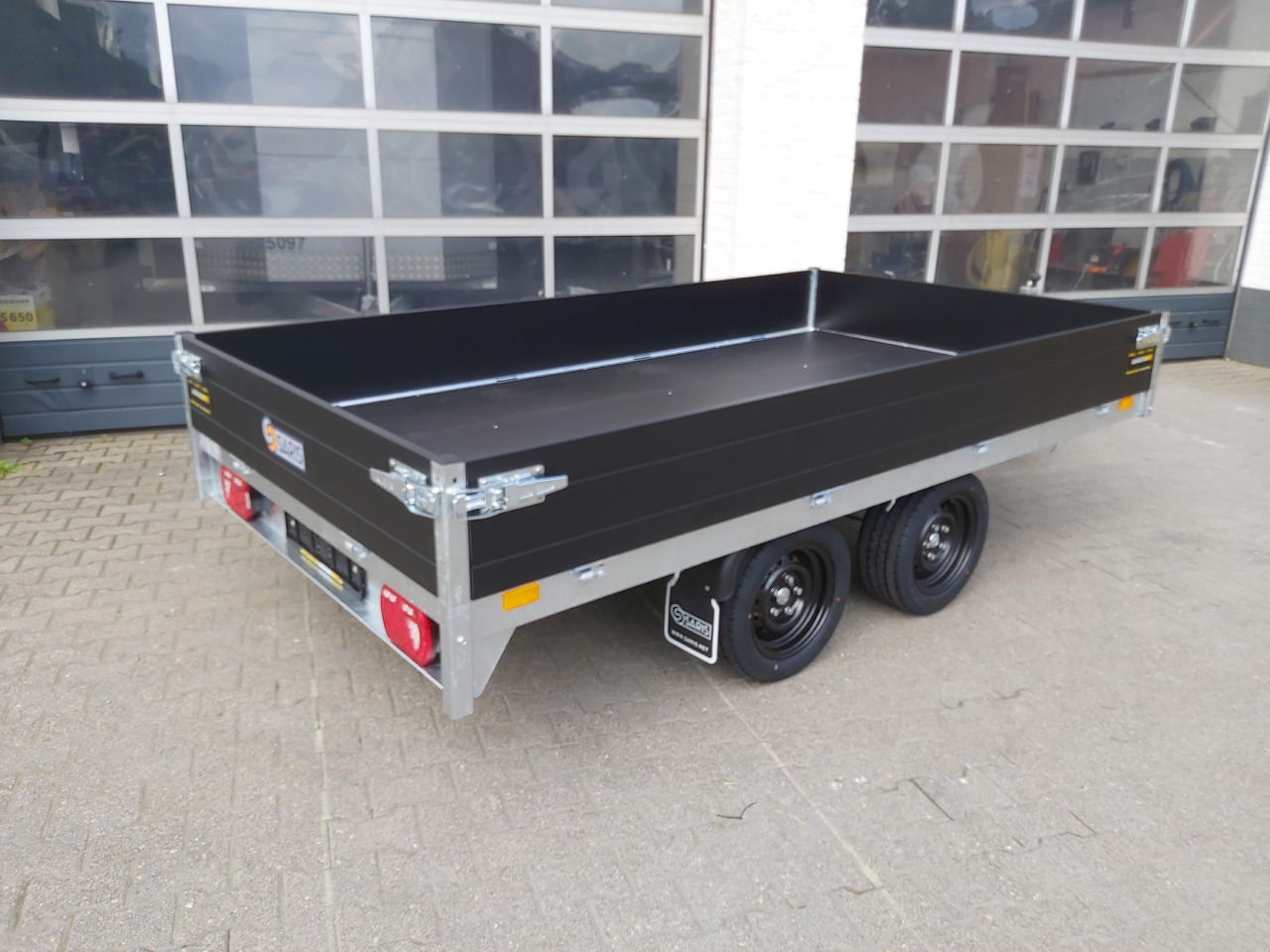 Saris PL306 170 2700 2 306x170x30cm black Edition 13" (M) 2700kg - Bortu piekabe/ Platforma: foto 5 Saris PL306 170 2700 2 306x170x30cm black Edition 13" (M) 2700kg - Bortu piekabe/ Platforma: foto 5