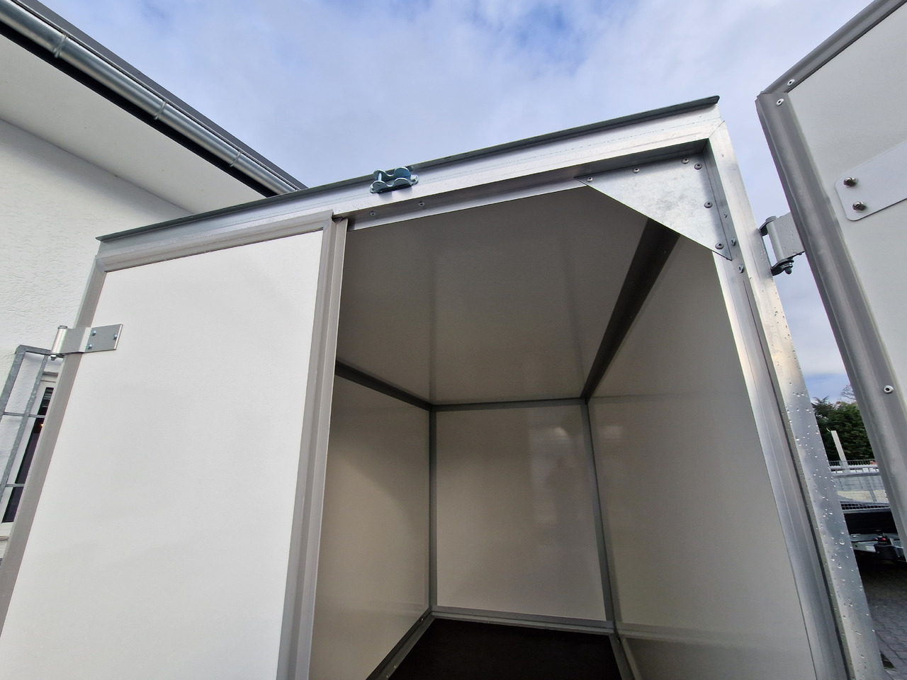 Piekabe slēgtā virsbūve WM Meyer Koffer AZ 2030/151 S30 301x151x185cm (M) 2000kg Modell 2024: foto 7 Piekabe slēgtā virsbūve WM Meyer Koffer AZ 2030/151 S30 301x151x185cm (M) 2000kg Modell 2024: foto 7