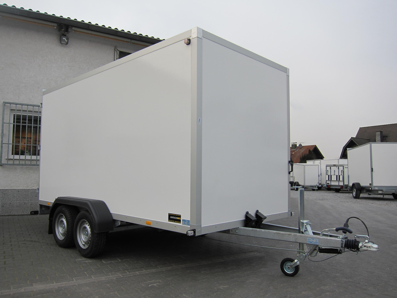 WM Meyer Koffer AZ 3540/185 S35 401x185x205cm (XL) 3500kg Aktion - Piekabe slēgtā virsbūve: foto 4 WM Meyer Koffer AZ 3540/185 S35 401x185x205cm (XL) 3500kg Aktion - Piekabe slēgtā virsbūve: foto 4