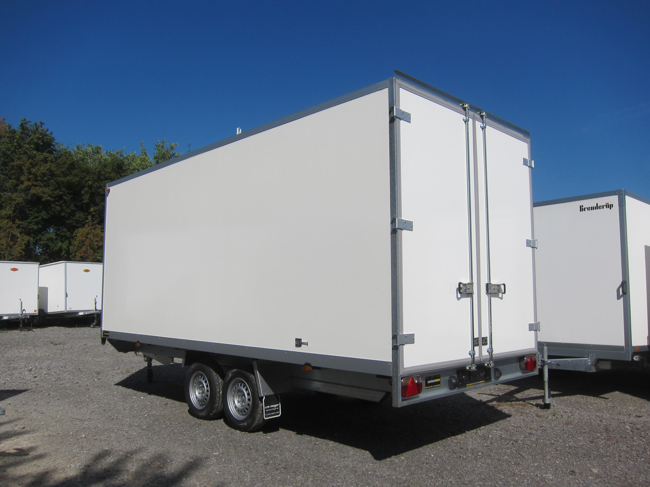 WM Meyer Kofferanhänger AZHLC 2750/210 S40 501x210x205cm (XXL) 2700kg - Piekabe slēgtā virsbūve: foto 3 WM Meyer Kofferanhänger AZHLC 2750/210 S40 501x210x205cm (XXL) 2700kg - Piekabe slēgtā virsbūve: foto 3