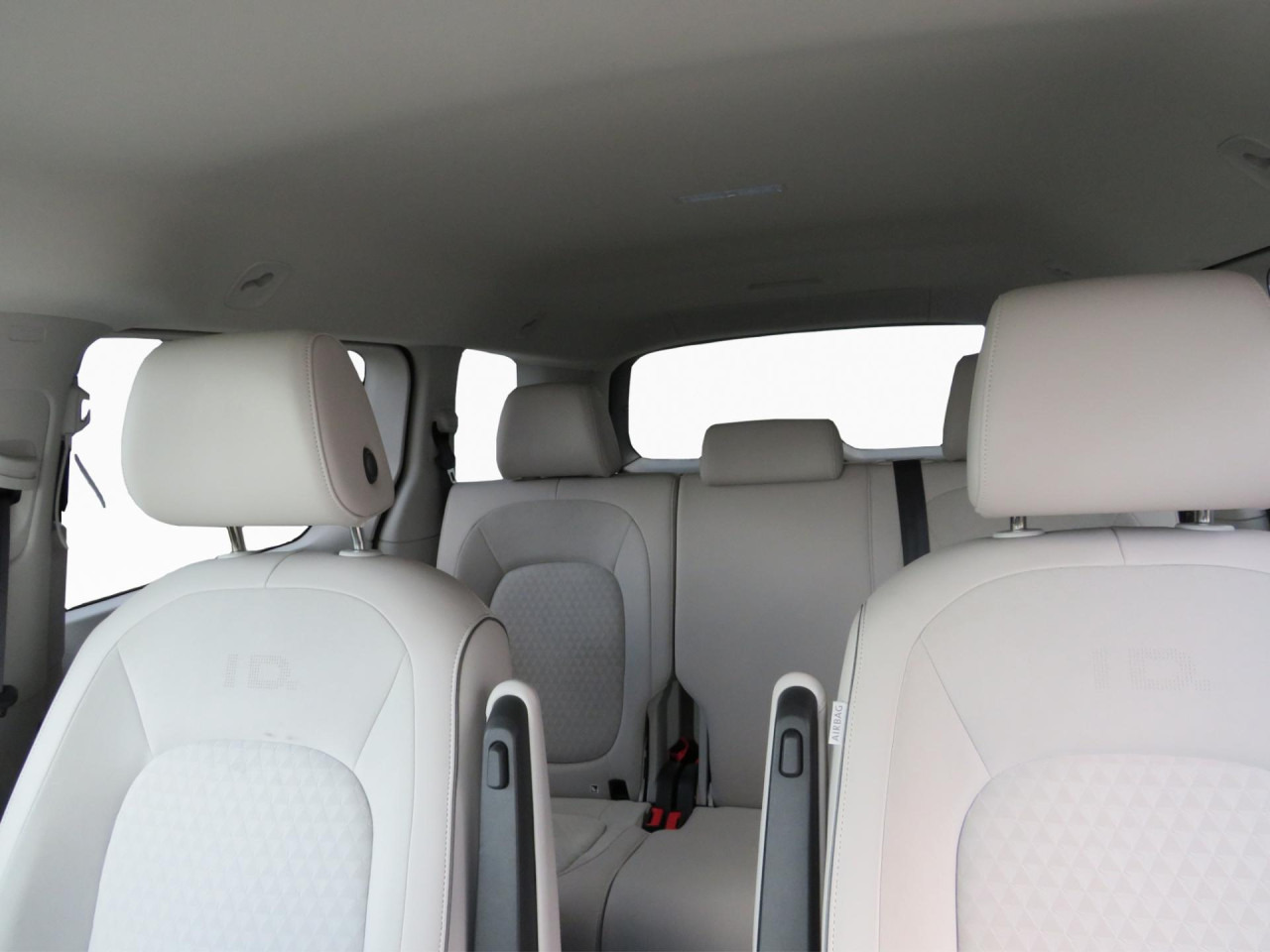 VOLKSWAGEN ID.Buzz Pro Design 150 kW Klima AHK Navi ZV - Vieglā automašīna: foto 4 VOLKSWAGEN ID.Buzz Pro Design 150 kW Klima AHK Navi ZV - Vieglā automašīna: foto 4
