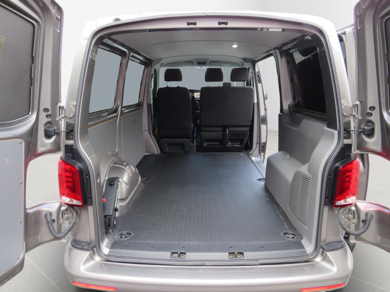 VOLKSWAGEN T6.1 Transporter Trendline 2.0 TDI Kasten Euro6 ZV - Mazs furgons: foto 4 VOLKSWAGEN T6.1 Transporter Trendline 2.0 TDI Kasten Euro6 ZV - Mazs furgons: foto 4