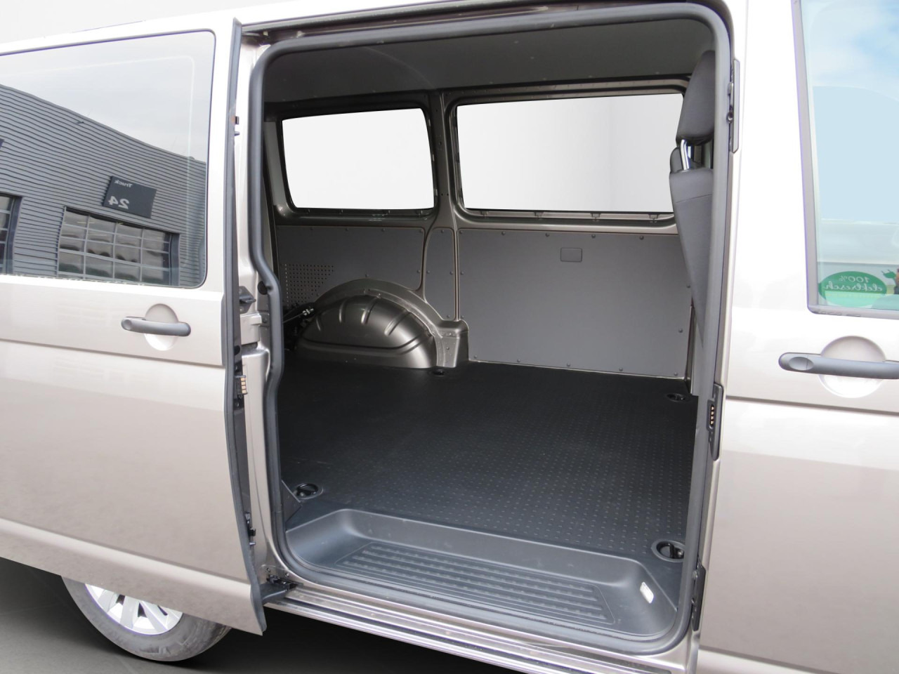 VOLKSWAGEN T6.1 Transporter Trendline 2.0 TDI Kasten Euro6 ZV - Mazs furgons: foto 3 VOLKSWAGEN T6.1 Transporter Trendline 2.0 TDI Kasten Euro6 ZV - Mazs furgons: foto 3