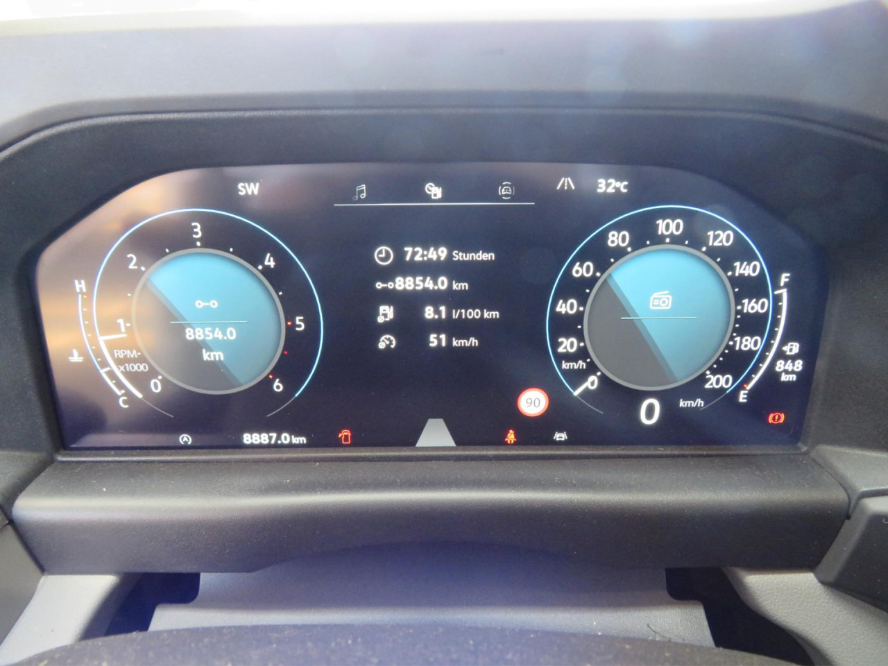 VOLKSWAGEN T7 Transporter 2.0 TDI 81 kW Kasten Klima ZV - Mazs furgons: foto 3 VOLKSWAGEN T7 Transporter 2.0 TDI 81 kW Kasten Klima ZV - Mazs furgons: foto 3