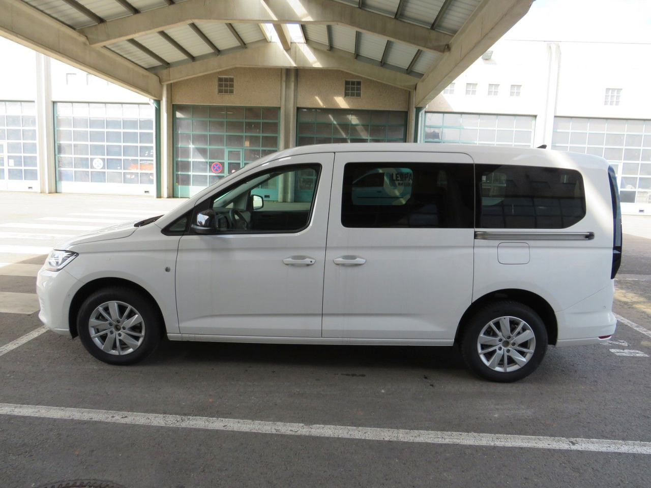 Volkswagen Caddy Maxi 2.0 TDI Rollstuhlumbau Taxirampe - Vieglā automašīna: foto 3 Volkswagen Caddy Maxi 2.0 TDI Rollstuhlumbau Taxirampe - Vieglā automašīna: foto 3