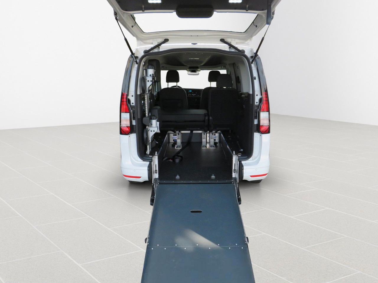 Volkswagen Caddy Maxi Kombi 2.0 TDI Rollstuhl Taxirampe - Vieglā automašīna: foto 4 Volkswagen Caddy Maxi Kombi 2.0 TDI Rollstuhl Taxirampe - Vieglā automašīna: foto 4