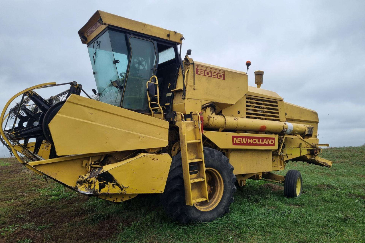 New Holland 8050 - Labības kombains: foto 1 New Holland 8050 - Labības kombains: foto 1