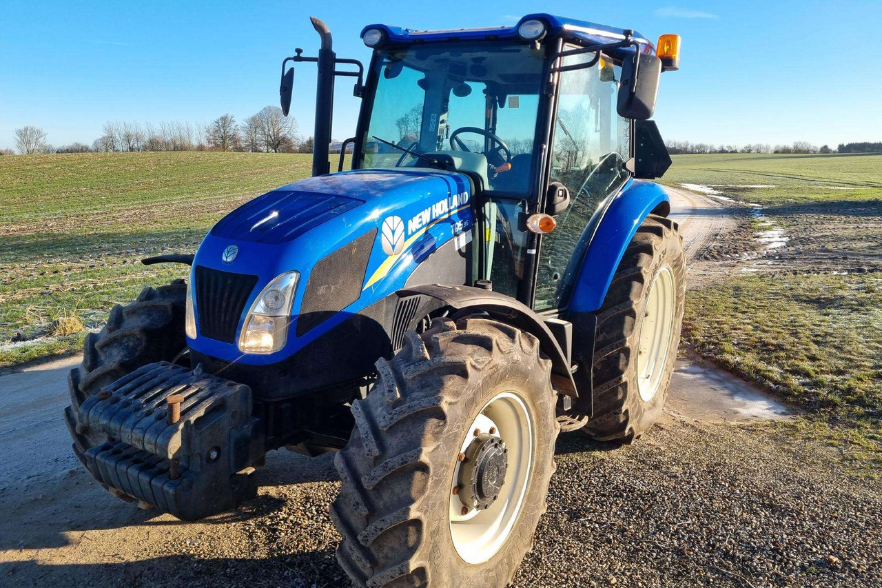 New Holland TD 5.95 - Traktors: foto 2 New Holland TD 5.95 - Traktors: foto 2