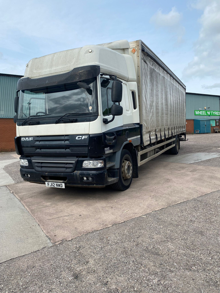 DAF CF 65 250 - Kravas automašīna ar tentu: foto 1 DAF CF 65 250 - Kravas automašīna ar tentu: foto 1