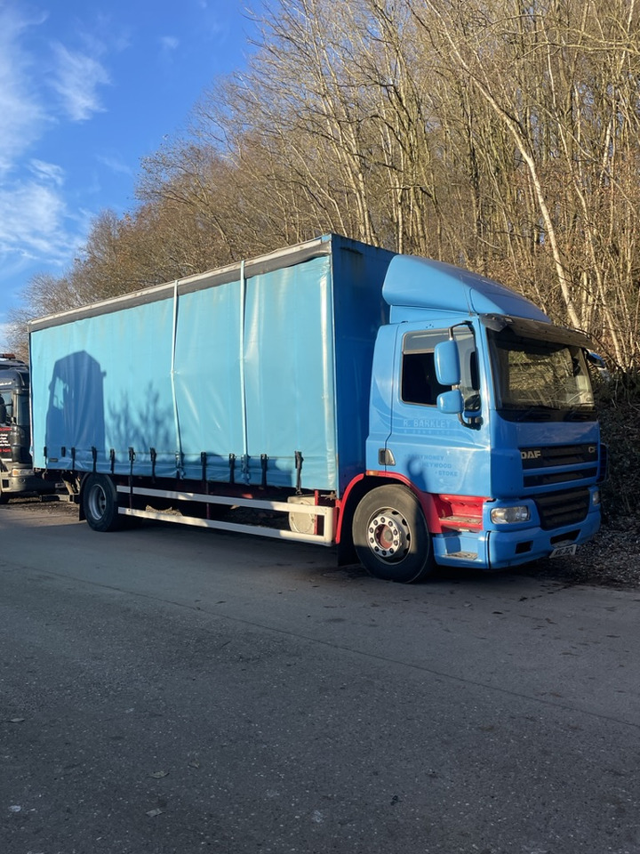 Daf 65CF 220 4x2 Curtain side - Kravas automašīna ar tentu: foto 1 Daf 65CF 220 4x2 Curtain side - Kravas automašīna ar tentu: foto 1