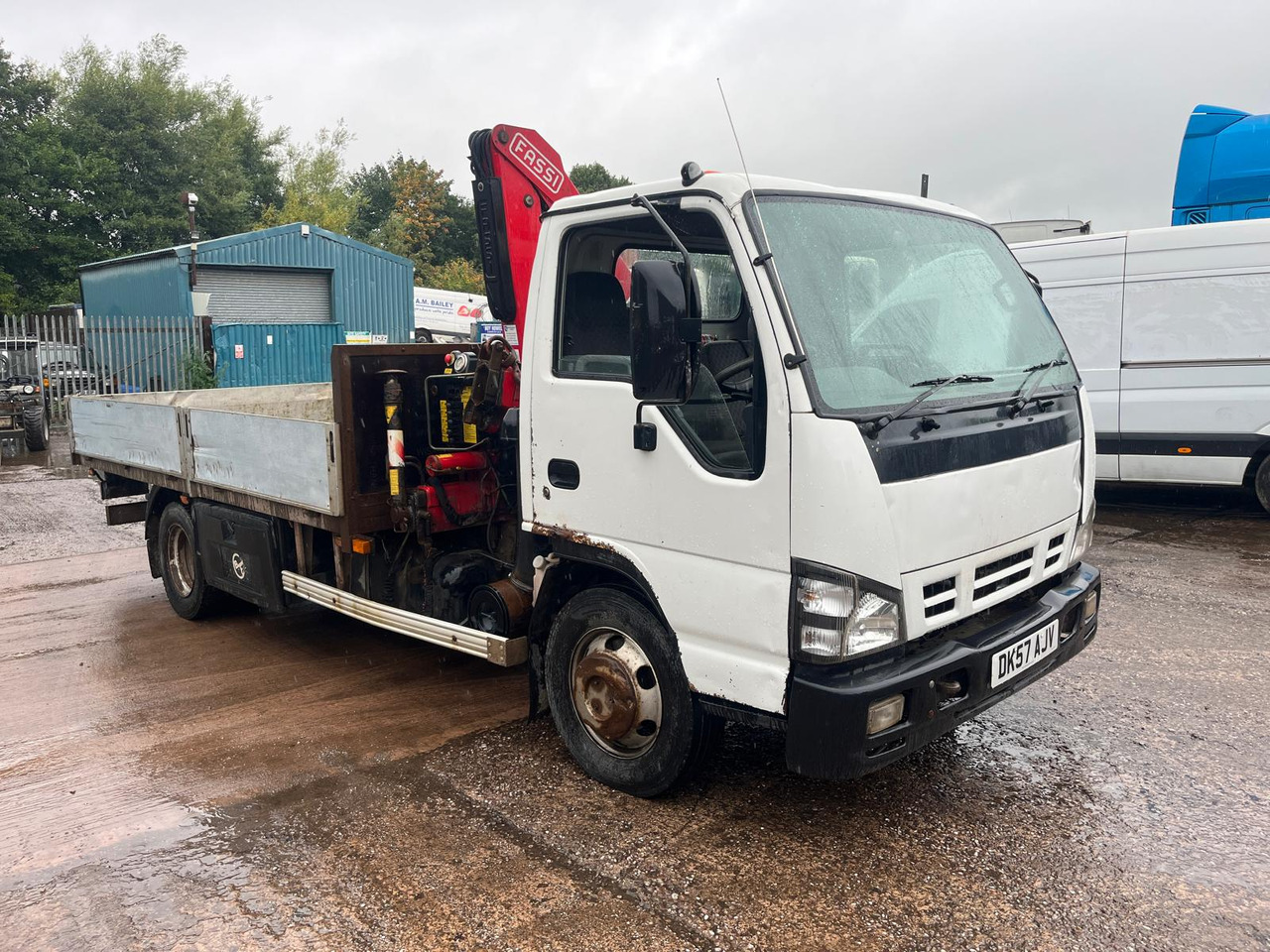 Isuzu NQR 70 - Bortu kravas automašīna/ Platforma, Kravas auto ar manipulatoru: foto 2 Isuzu NQR 70 - Bortu kravas automašīna/ Platforma, Kravas auto ar manipulatoru: foto 2