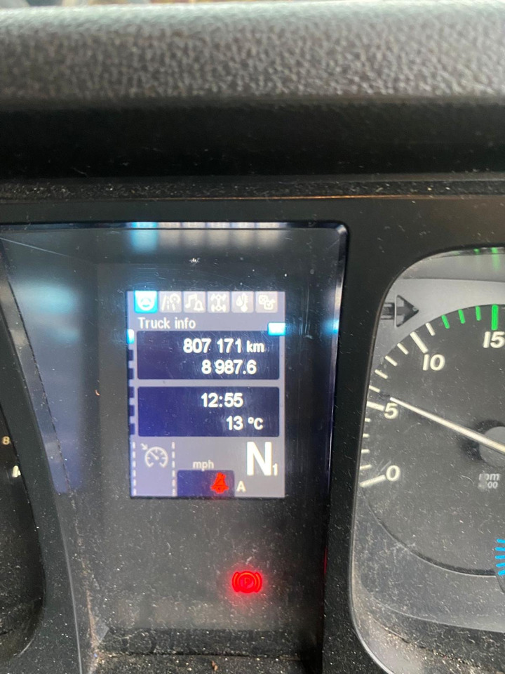 Mercedes 1827 - Kravas automašīna ar tentu: foto 5 Mercedes 1827 - Kravas automašīna ar tentu: foto 5