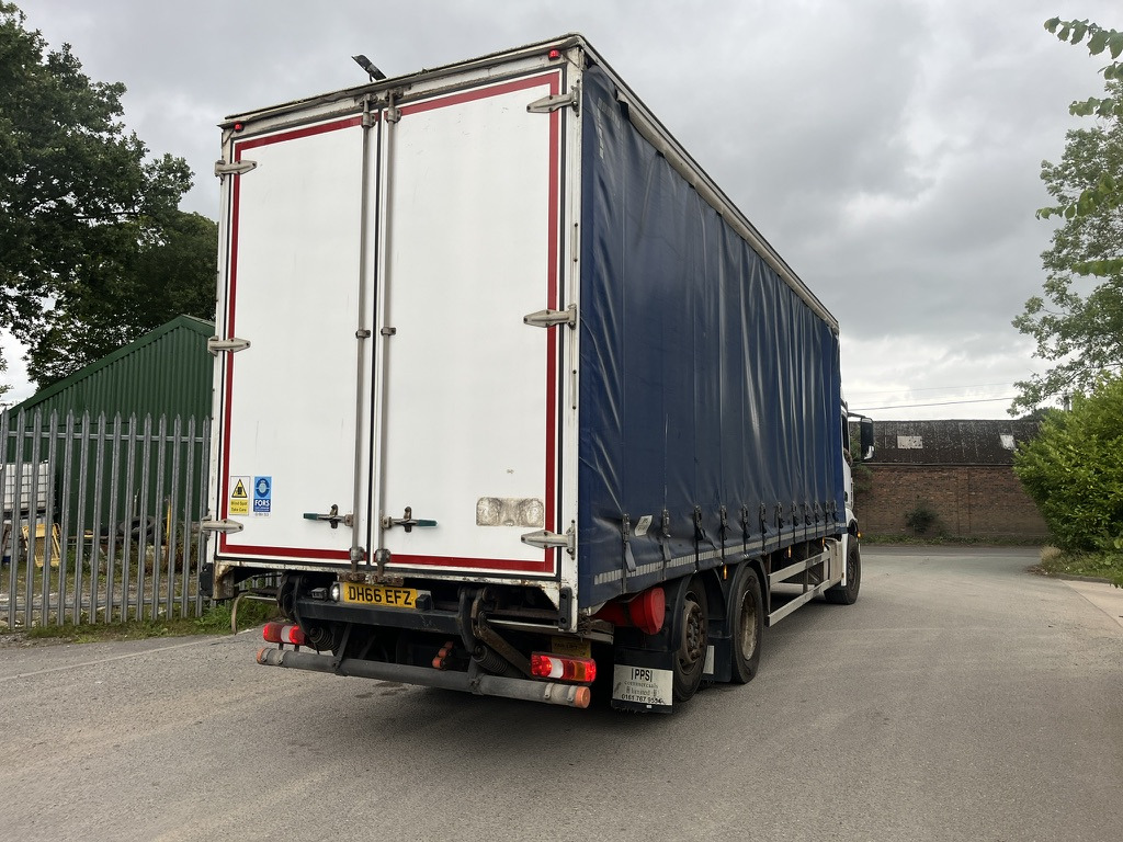 Mercedes Actros 2532 6x2 Curtaij side - Kravas automašīna ar tentu: foto 4 Mercedes Actros 2532 6x2 Curtaij side - Kravas automašīna ar tentu: foto 4