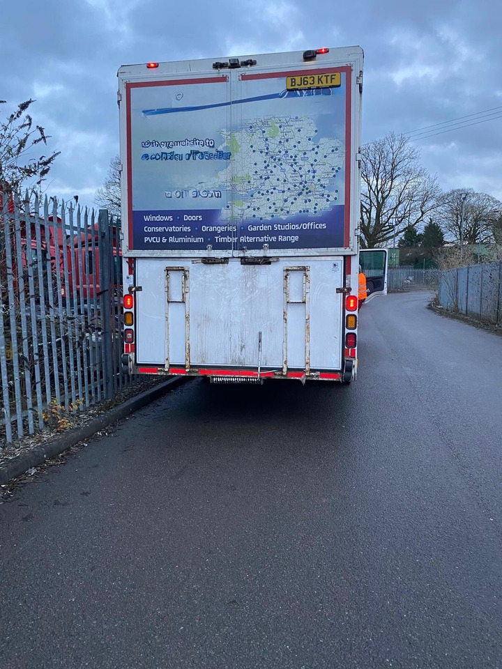 Scania P230 4x2 - Furgons ar slēgtā virsbūve: foto 4 Scania P230 4x2 - Furgons ar slēgtā virsbūve: foto 4