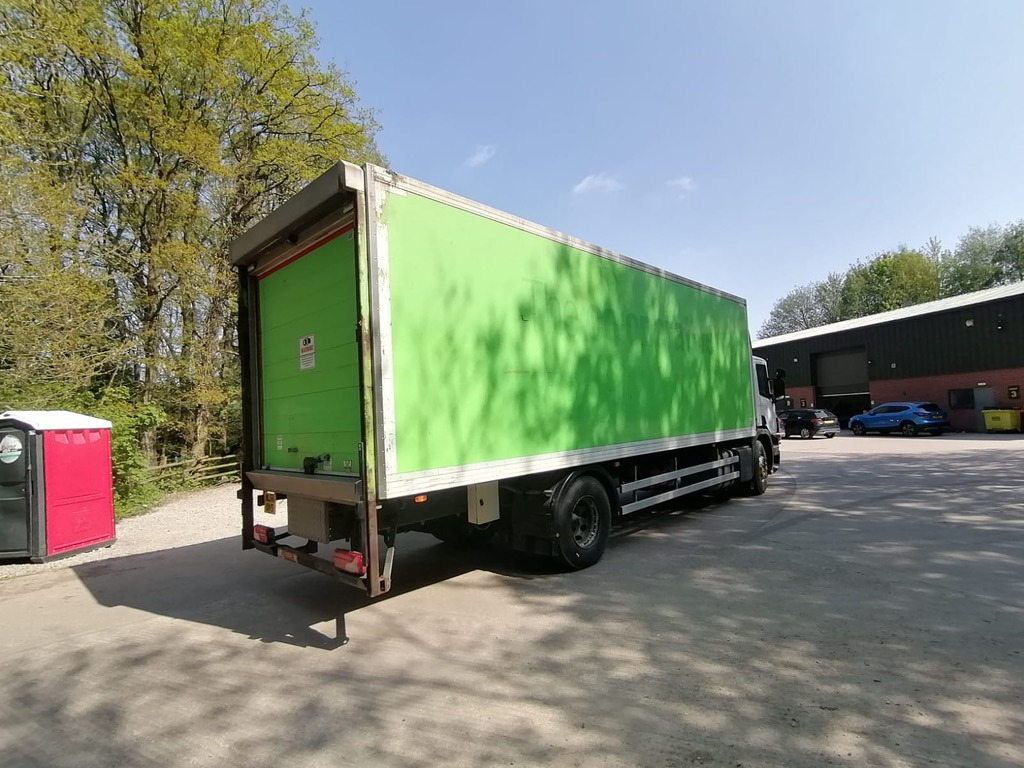 Scania P230 4x2 Box Van - Furgons ar slēgtā virsbūve: foto 4 Scania P230 4x2 Box Van - Furgons ar slēgtā virsbūve: foto 4