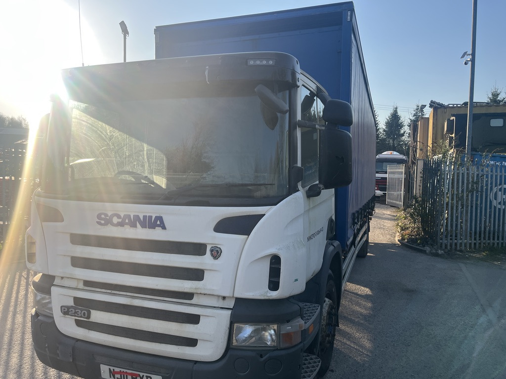 Scania P230 4x2 Curtain side - Kravas automašīna ar tentu: foto 2 Scania P230 4x2 Curtain side - Kravas automašīna ar tentu: foto 2