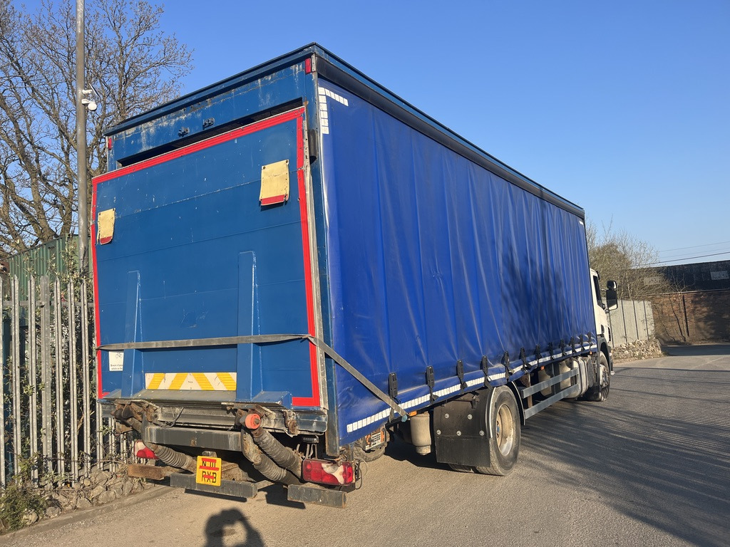 Scania P230 4x2 Curtain side - Kravas automašīna ar tentu: foto 3 Scania P230 4x2 Curtain side - Kravas automašīna ar tentu: foto 3