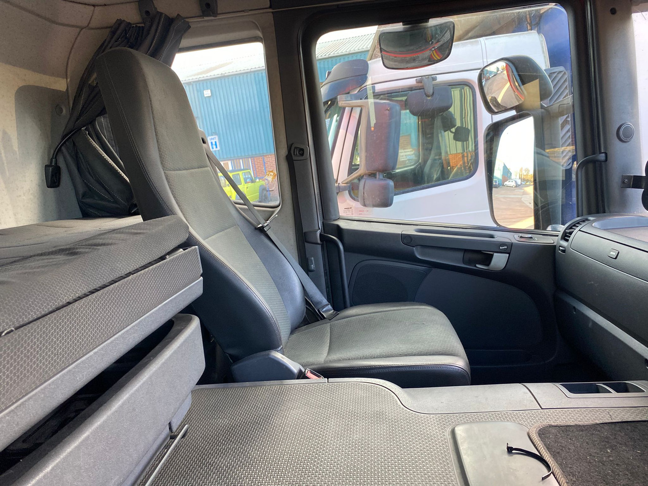 Scania P280 6x2 Curtain side - Kravas automašīna ar tentu: foto 5 Scania P280 6x2 Curtain side - Kravas automašīna ar tentu: foto 5