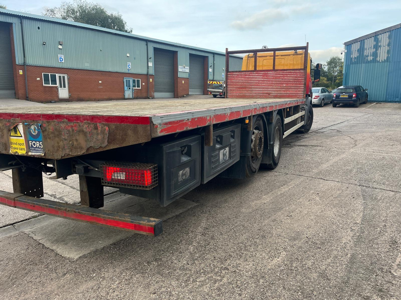 Scania P280 - Bortu kravas automašīna/ Platforma: foto 3 Scania P280 - Bortu kravas automašīna/ Platforma: foto 3