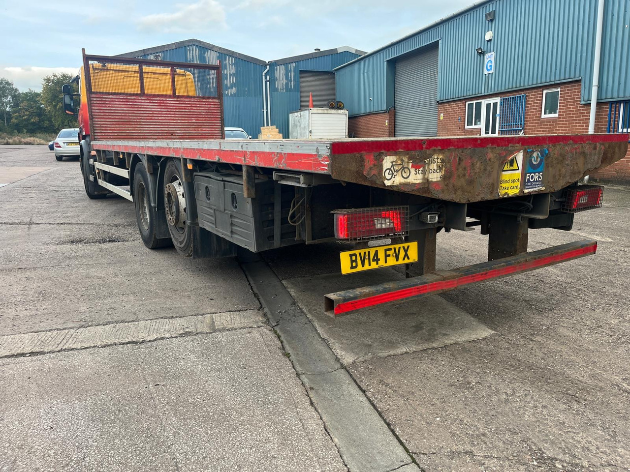 Scania P280 - Bortu kravas automašīna/ Platforma: foto 4 Scania P280 - Bortu kravas automašīna/ Platforma: foto 4