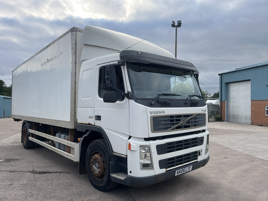 Volvo FM9 300 4x2 Box Van - Furgons ar slēgtā virsbūve: foto 2 Volvo FM9 300 4x2 Box Van - Furgons ar slēgtā virsbūve: foto 2