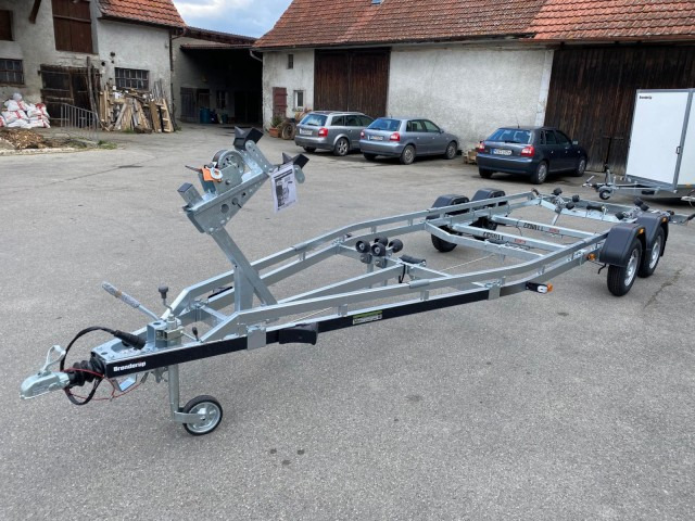 Brenderup Premium Bootsanhänger 242000TB SR mit Superrollen, 2,0 to. 7,2m/ 24 Fuß - Laivu piekabe: foto 1 Brenderup Premium Bootsanhänger 242000TB SR mit Superrollen, 2,0 to. 7,2m/ 24 Fuß - Laivu piekabe: foto 1