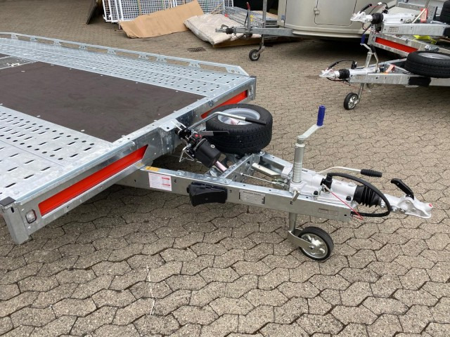 Brian James T Transporter, 231-5522-35-3-10, 5500 x 2240 mm, 3,5 to. kippbar mit Auffahrrampe - Piekabe autovedējs: foto 2 Brian James T Transporter, 231-5522-35-3-10, 5500 x 2240 mm, 3,5 to. kippbar mit Auffahrrampe - Piekabe autovedējs: foto 2