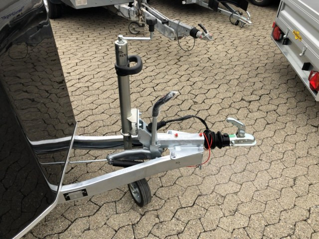 Cheval Liberte Debon Cargo 2 Poly + Türe schwarz Aluräder 1300 kg, 100 km/h, 300x155x168cm - Piekabe slēgtā virsbūve: foto 2 Cheval Liberte Debon Cargo 2 Poly + Türe schwarz Aluräder 1300 kg, 100 km/h, 300x155x168cm - Piekabe slēgtā virsbūve: foto 2