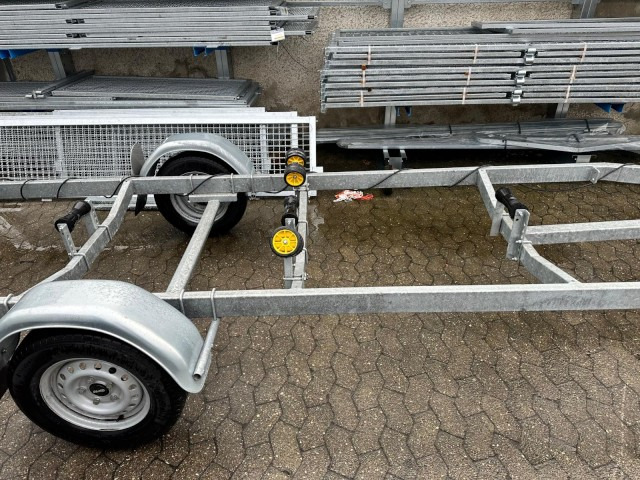 Pega V-Liner 750 kg, 100 km/h, 5,0 x 1,8 m - Laivu piekabe: foto 4 Pega V-Liner 750 kg, 100 km/h, 5,0 x 1,8 m - Laivu piekabe: foto 4