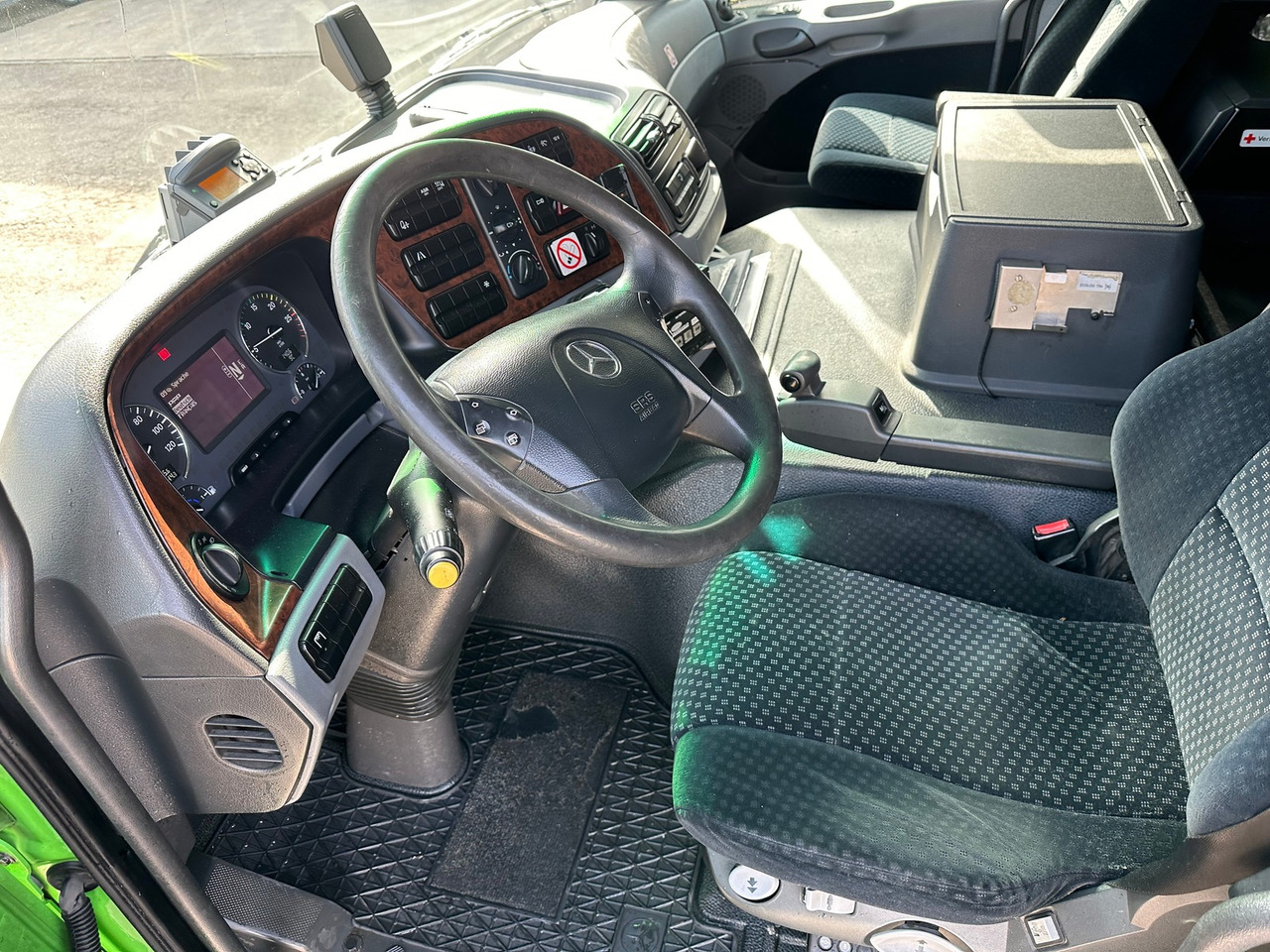 MERCEDES-BENZ Actros 18.36 Kühler Hebebühne - Kravas automašīna refrižerators: foto 3 MERCEDES-BENZ Actros 18.36 Kühler Hebebühne - Kravas automašīna refrižerators: foto 3